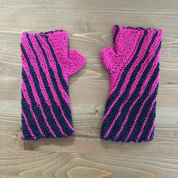 Dee’s Loominary, hand knitted, wool blend fingerless gloves. - Picture 2 of 4